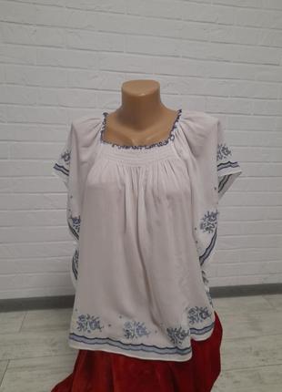 Вышиванка, белая блуза с синей вышивкой1 фото