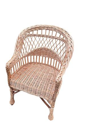 Кресло плетеное с низкой спинкой