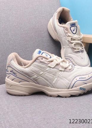 Женские кроссовки asics