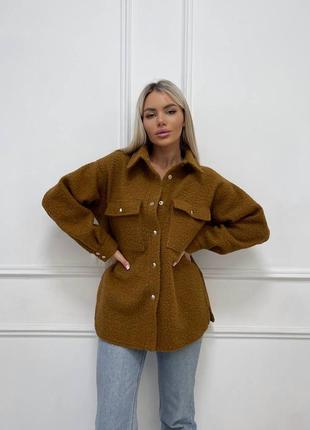 Трендова жіноча тепла вовняна куртка-сорочка з накладними кишенями