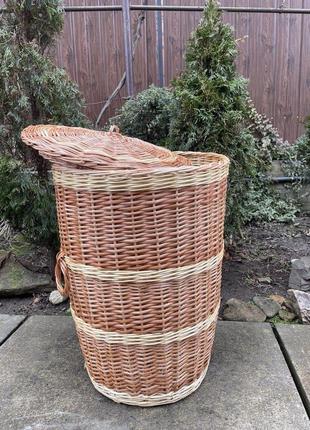 Плетена з лози корзина кругла з кришкою для білизни