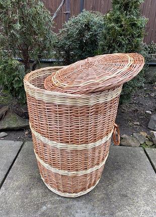 Плетена з лози корзина кругла з кришкою для білизни