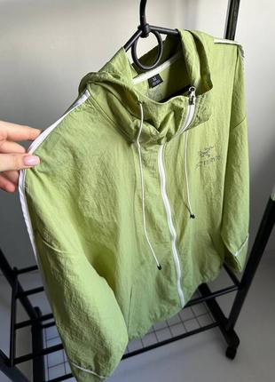 Легка куртка жіноча / чоловіча зелена з капюшоном arc'teryx5 фото