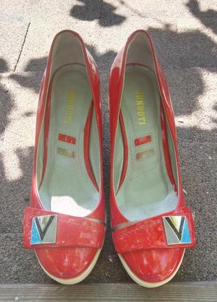 Туфли женские кожаные лаковые красные на платформе, танкетке 35 р.4 фото
