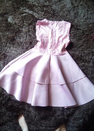 Очень красивое платье пудрового пепельно-розового цвета