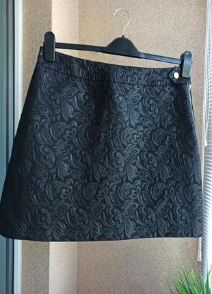 Красивая стильная черная юбка трапецией из жакарда