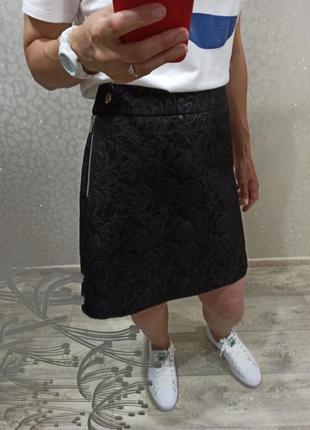 Красивая стильная черная юбка трапецией из жакарда4 фото