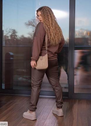Костюм жіночий стильний прогулянковий модний повсякденний з еко шкіри кофта вільна і штани джоггери батал2 фото