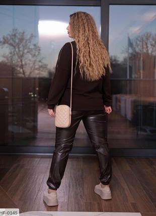 Костюм жіночий стильний прогулянковий модний повсякденний з еко шкіри кофта вільна і штани джоггери батал7 фото