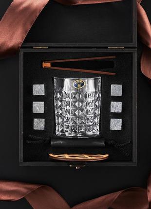 Подарунковий набір для віскі 1 склянка підставка та камені для охолодження в дерев'яній коробці3 фото