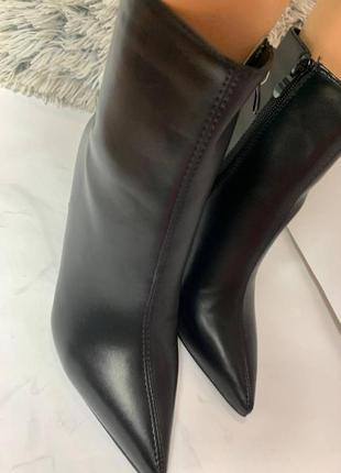 Ботильйони жіночі демісезонні чорні весняні високих зручних підборах весна 2024 чорні жіночі черевики з вузьким носком на каблуку5 фото