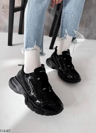 Чорні лаковані лакові текстильні кросівки з сіткою в сітку на товстій грубій підошві лак7 фото