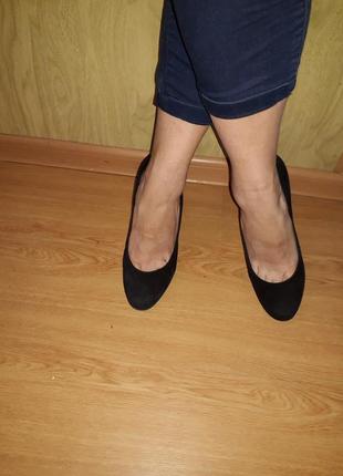 Туфли  женские модельные черные замшевые высокий каблук buffalo london3 фото