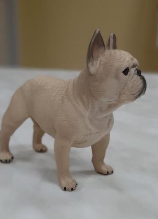 Статуэтка декоративная французский бульдог, пластиковая, палевого цвета, фигурка бульдог