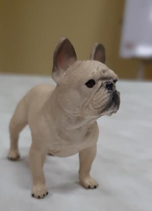 Статуэтка декоративная французский бульдог, пластиковая, палевого цвета, фигурка бульдог