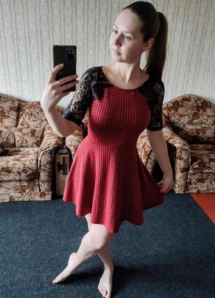 Платье в клеточку s-m с плотной ткани. длина миди.