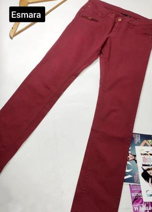 Джинсы женские бордового цвета со средней посадкой от бренда esmara 42/141 фото