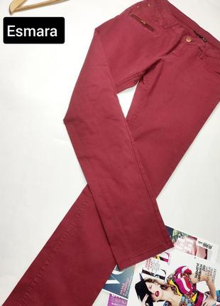 Джинсы женские бордового цвета со средней посадкой от бренда esmara 42/142 фото