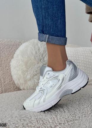 Білі срібні жіночі кросівки на високій підошві потовщеній