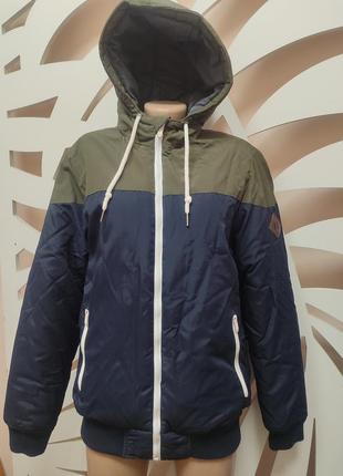 Мужская куртка, утепленная, но не толстая