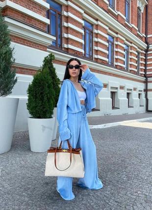 Мягкий костюм из велюра