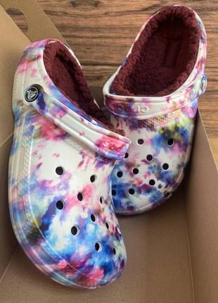 Crocs classic lined tie dye garnet/multi утеплені крокс