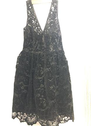 Впечатляющее платье вельветовое mohito