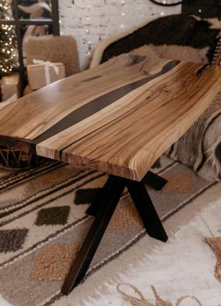 Обеденный стол из дерева ореха и эпоксидной смолы2 фото