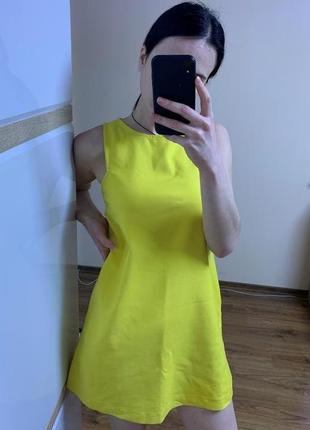 Яркое платье прямое трапеция с кармашками плотное желтое mango