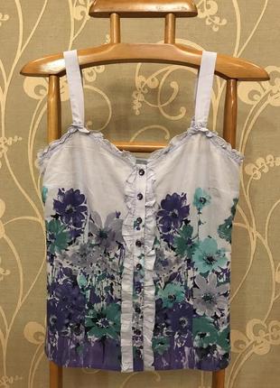Очень красивая и стильная брендовая блузка в цветах...100% коттон.