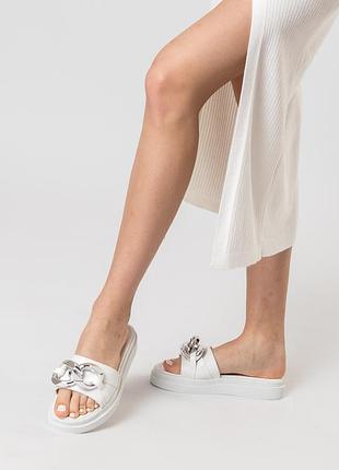 Класичні жіночі шльопанці м'які на масивній підошві та високій платформі і танкетці білі 1188л-а
