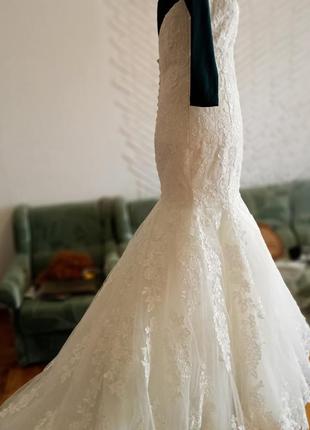 Новое , шикарное свадебеое платье,стиль -рибка.цвет айвори.прлчеркнет вашу шикарную фигуру ,все платье вышито красиым узором.2 фото