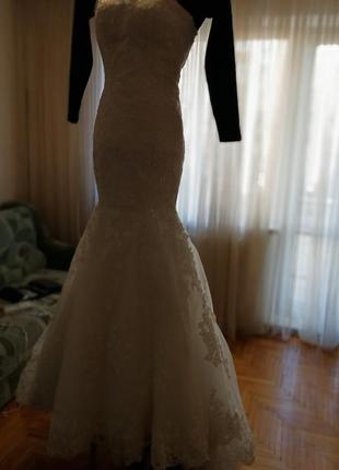 Новое , шикарное свадебеое платье,стиль -рибка.цвет айвори.прлчеркнет вашу шикарную фигуру ,все платье вышито красиым узором.6 фото