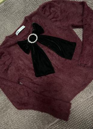 Світер з бантом