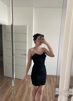 Платье prettylittlething