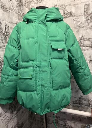 Зелена ізумрудна куртка коротка тепла легенька весна зима осінь