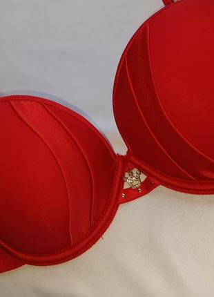 Бюстгальтер з коректором