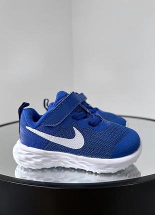 Легкі чудові кросівки nike revolution1 фото