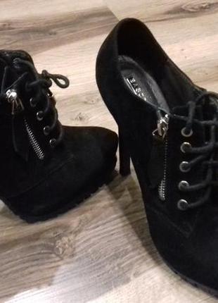 Туфлі замшеві