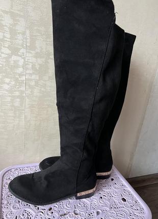 Высокие замшевые сапоги на широкую бритье
