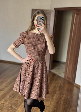 Картате плаття зі спідницею напівсонце на підкладці в стилі burberry