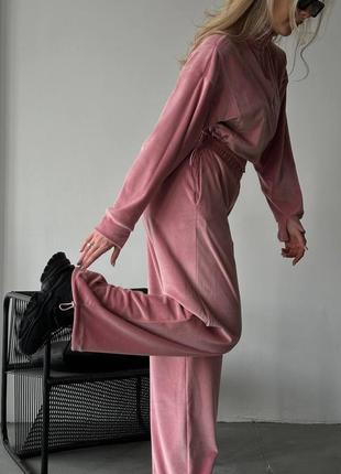 Крутой качественный велюровый женский костюм укороченная кофта на молнии и штаны свободного кроя4 фото