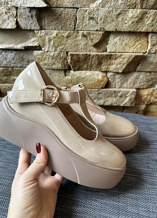 Даковые туфли на платформе