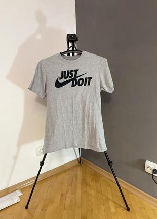 The nike tee