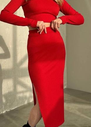 Стильный женский костюм в рубчик однотонный базовый комплект лонгслив и юбка-миди с разрезом2 фото