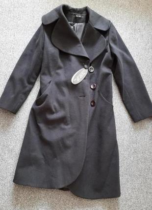 Классическое черное шерстяное пальто под пояс1 фото