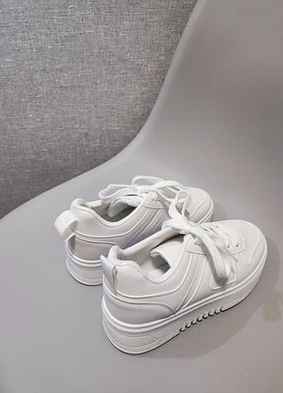 Жіночі кросівки базові білі класичні3 фото
