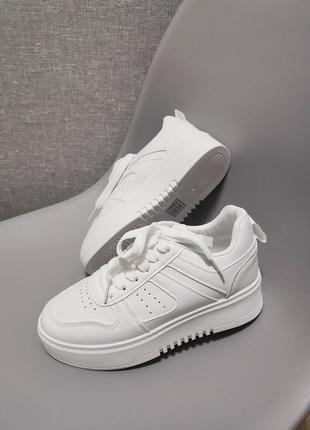 Жіночі кросівки базові білі класичні9 фото