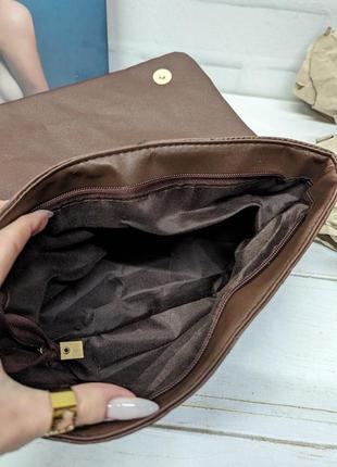 Стильная женская сумка премиальная экокожа кроссбоди сумка на плечо цвет каштановый5 фото