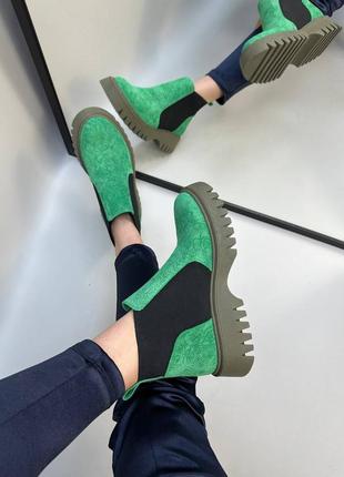 Зелені черевики з ексклюзивної шкіри з тисненням з квітами2 фото